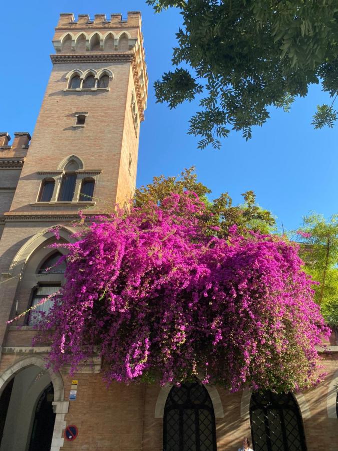 An Indian Bollywood Sevilla Experience - For Families, Couples & Business Trips Eksteriør billede
